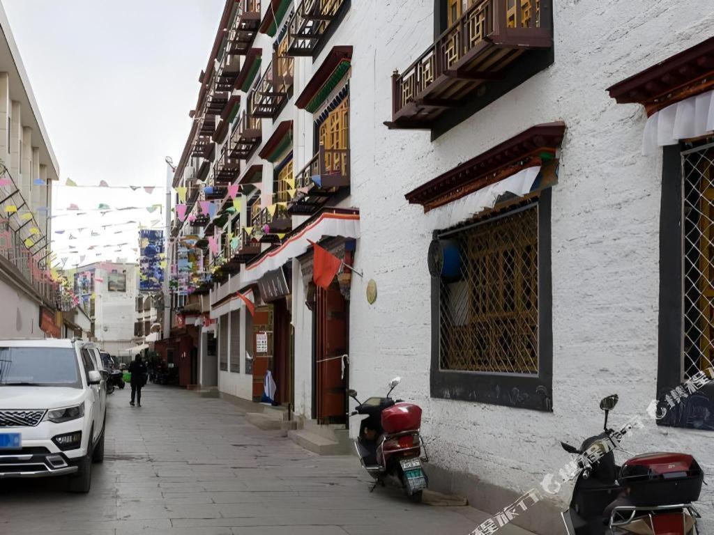 Vienna International Hotel Lhasa Potala Palace Esterno foto