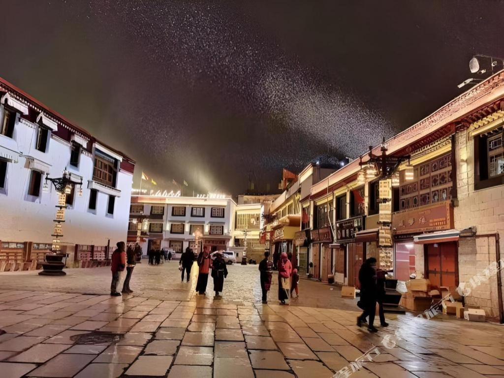 Vienna International Hotel Lhasa Potala Palace Esterno foto