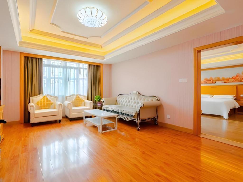 Vienna International Hotel Lhasa Potala Palace Esterno foto