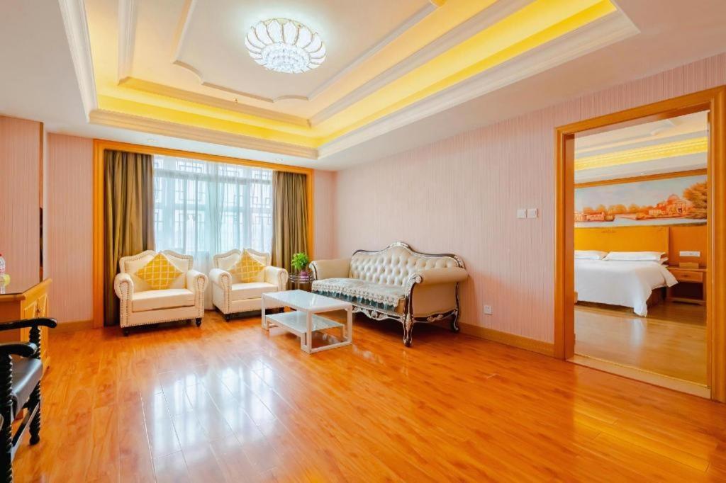Vienna International Hotel Lhasa Potala Palace Esterno foto